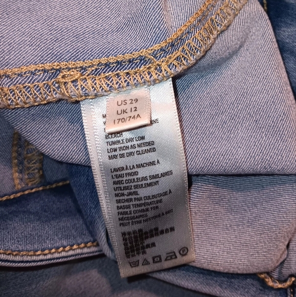 We The Free bell bottom wide Flare jeans, 29 waist 30.5" inseam, Great condition - Picture 5 of 6
